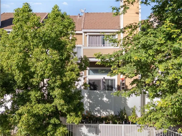 $469,999 | 1941 Glenoaks Boulevard, Unit 190, San Fernando, CA 91340