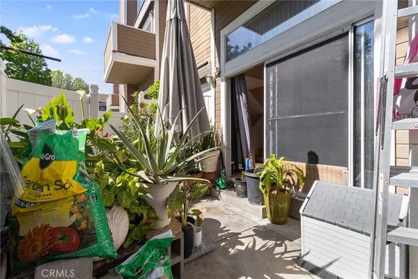 $469,999 | 1941 Glenoaks Boulevard, Unit 190, San Fernando, CA 91340
