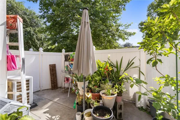 $469,999 | 1941 Glenoaks Boulevard, Unit 190, San Fernando, CA 91340
