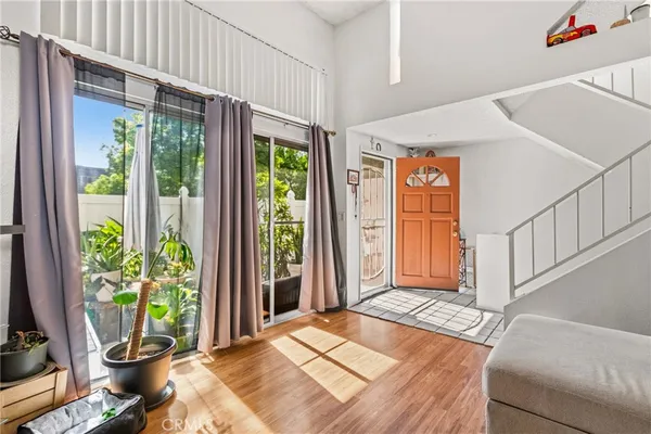 $469,999 | 1941 Glenoaks Boulevard, Unit 190, San Fernando, CA 91340