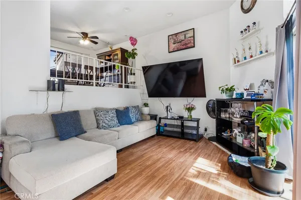 $469,999 | 1941 Glenoaks Boulevard, Unit 190, San Fernando, CA 91340