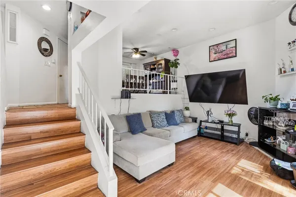 $469,999 | 1941 Glenoaks Boulevard, Unit 190, San Fernando, CA 91340
