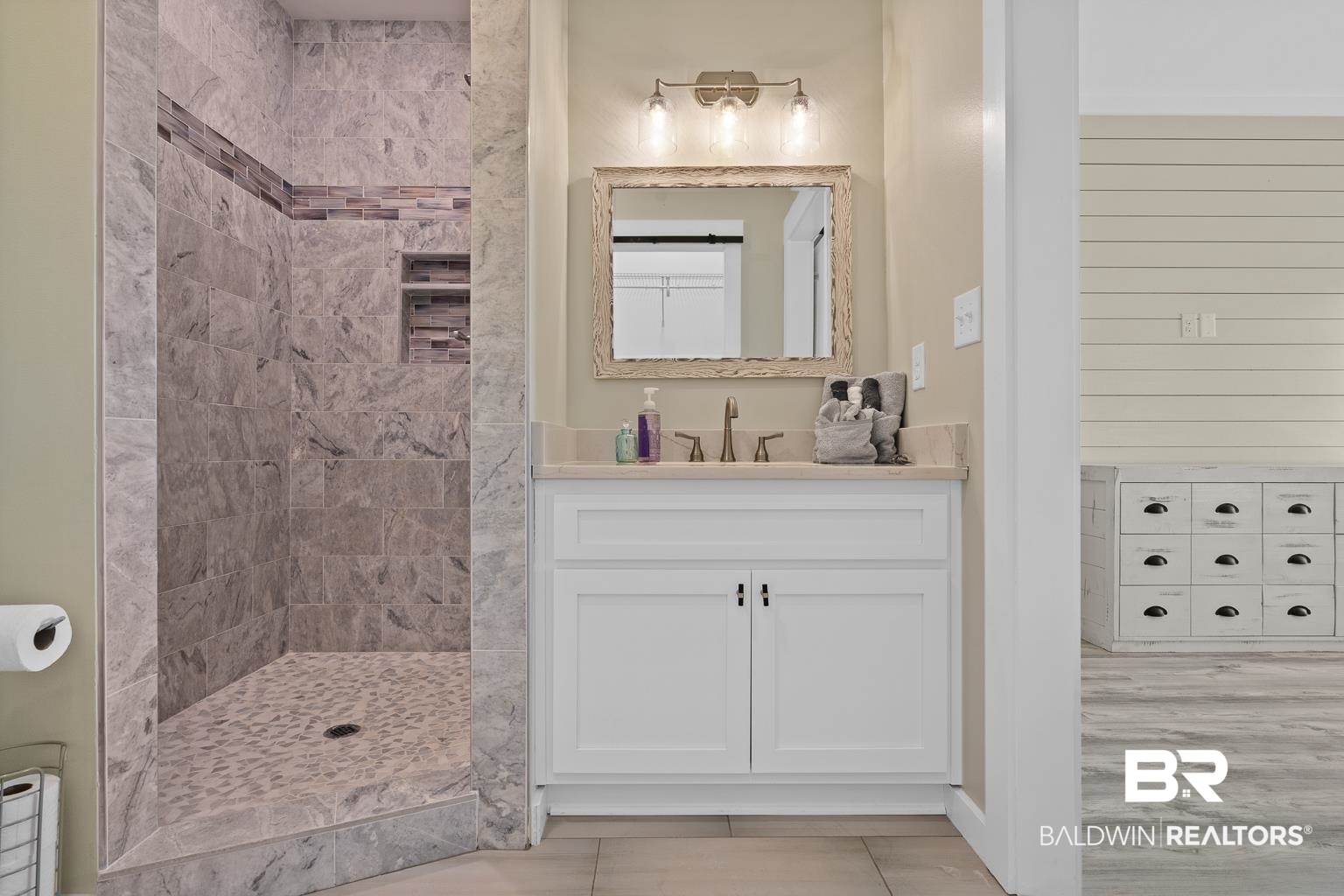 2586 Muscogee Road Gulf Shores, AL 36542 - Photo 28 of 55 Bathroom featuring vanity, a tile shower, and hardwood / wood-style flooring