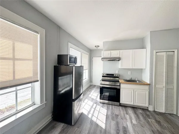 $1,299 | 704 Cordova Drive, Unit 1, Orlando, FL 32804