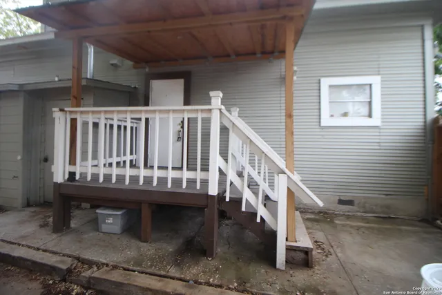 $1,000 | 232 Cornell Avenue, Unit 201, San Antonio, TX 78201