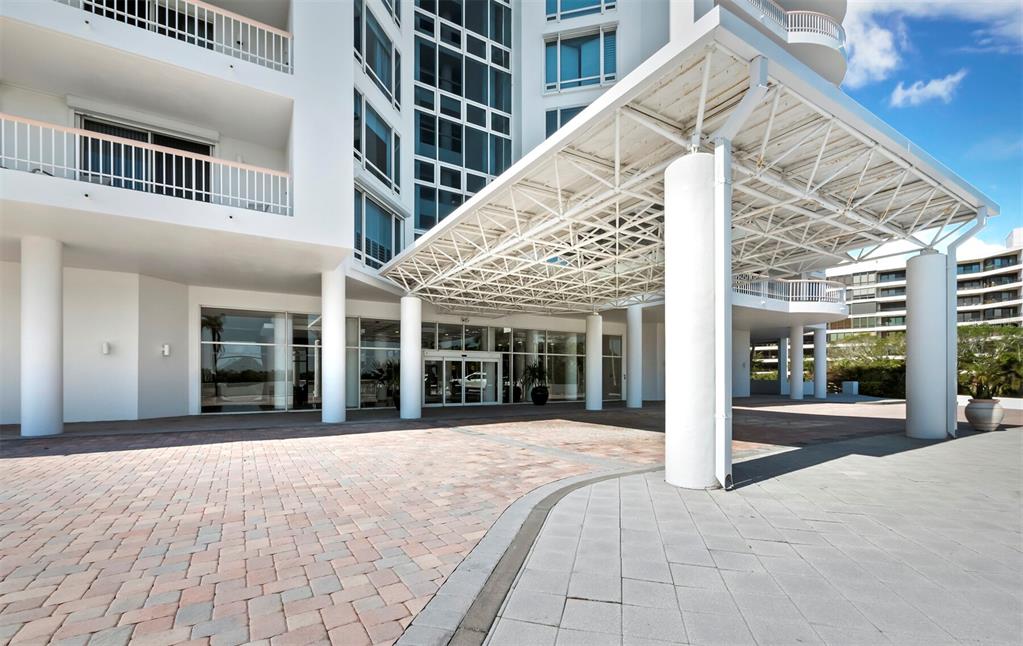 455 Longboat Club Road, Unit PH8 Longboat Key, FL 34228 - Photo 3 of 32