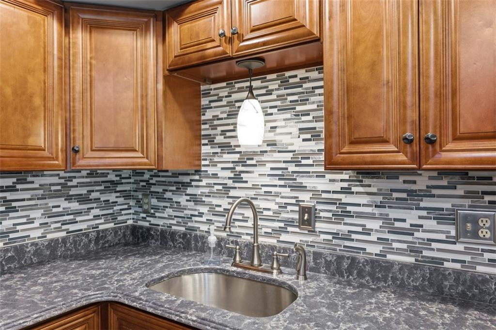 18 Kohleen Drive McKees Rocks, PA 15136 - Photo 12 of 50