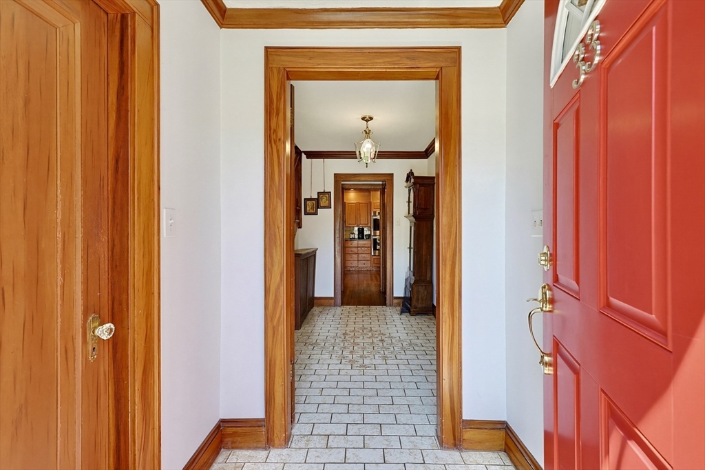 33 Princess Road Newton, MA 02465 - Photo 3 of 42