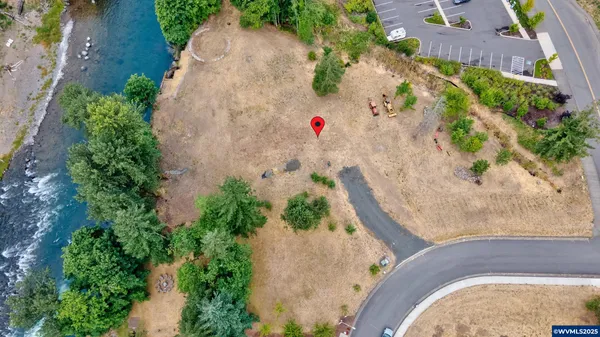 $370,000 | 150 Santiam Pointe Loop Northeast, Mill City, OR 97360