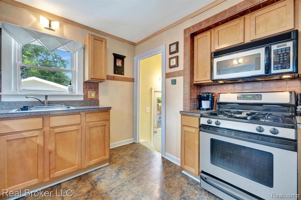 1375 Ruffner Avenue Birmingham, MI 48009 - Photo 14 of 42