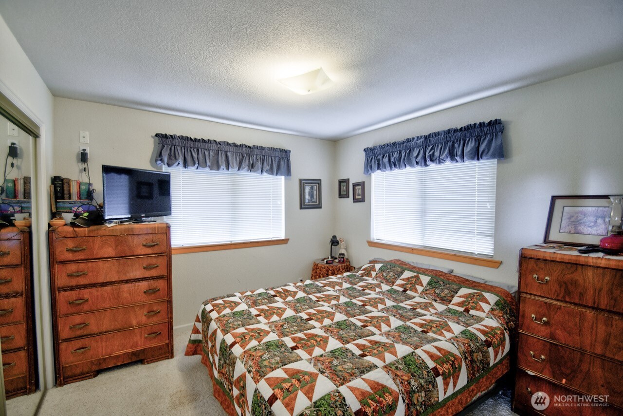 378 Burnt Ridge Road Onalaska, WA 98570 - Photo 17 of 40 a bedroom with a bed and a television