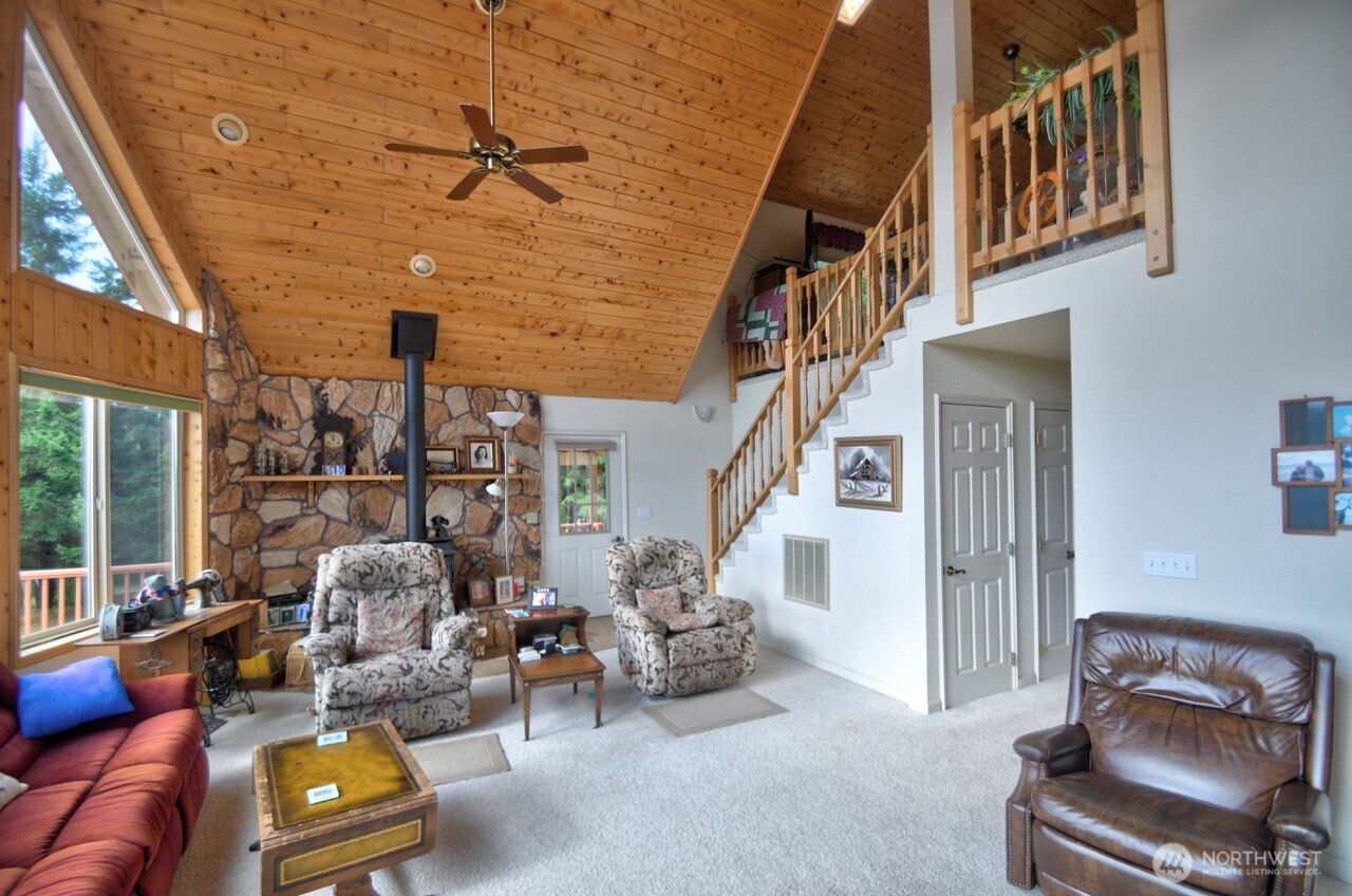 378 Burnt Ridge Road Onalaska, WA 98570 - Photo 2 of 40 a living room with furniture