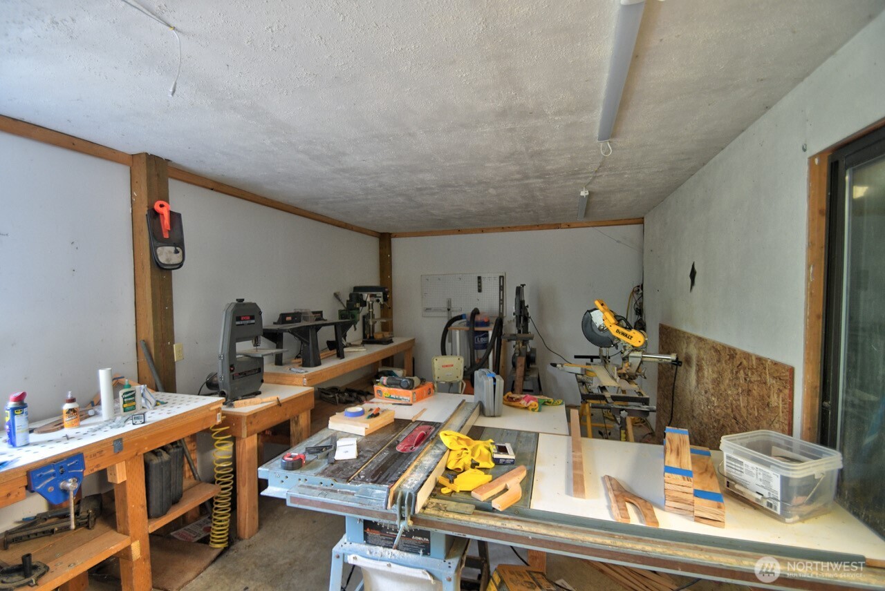 378 Burnt Ridge Road Onalaska, WA 98570 - Photo 32 of 40 a view of a room with gym equipment