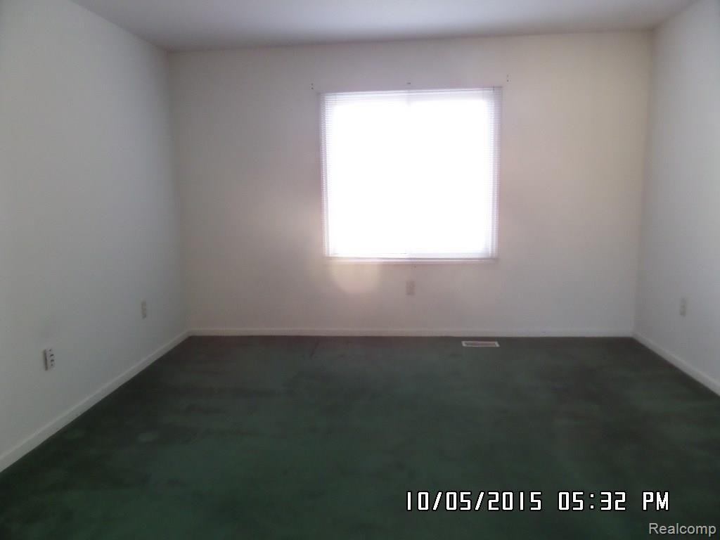 2195 Crystal Drive Rochester, MI 48309 - Photo 13 of 27 SAM_6120.JPG