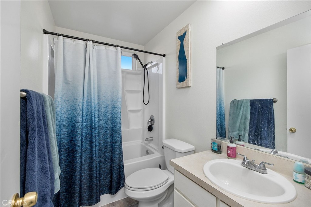 204 Springfield Avenue Huntington Beach, CA 92648 - Photo 35 of 40 Unit C - Bathroom