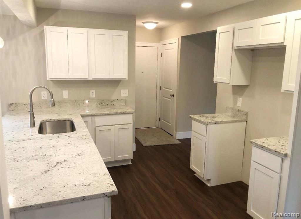 38239 Tottenham Road Sterling Heights, MI 48312 - Photo 3 of 8