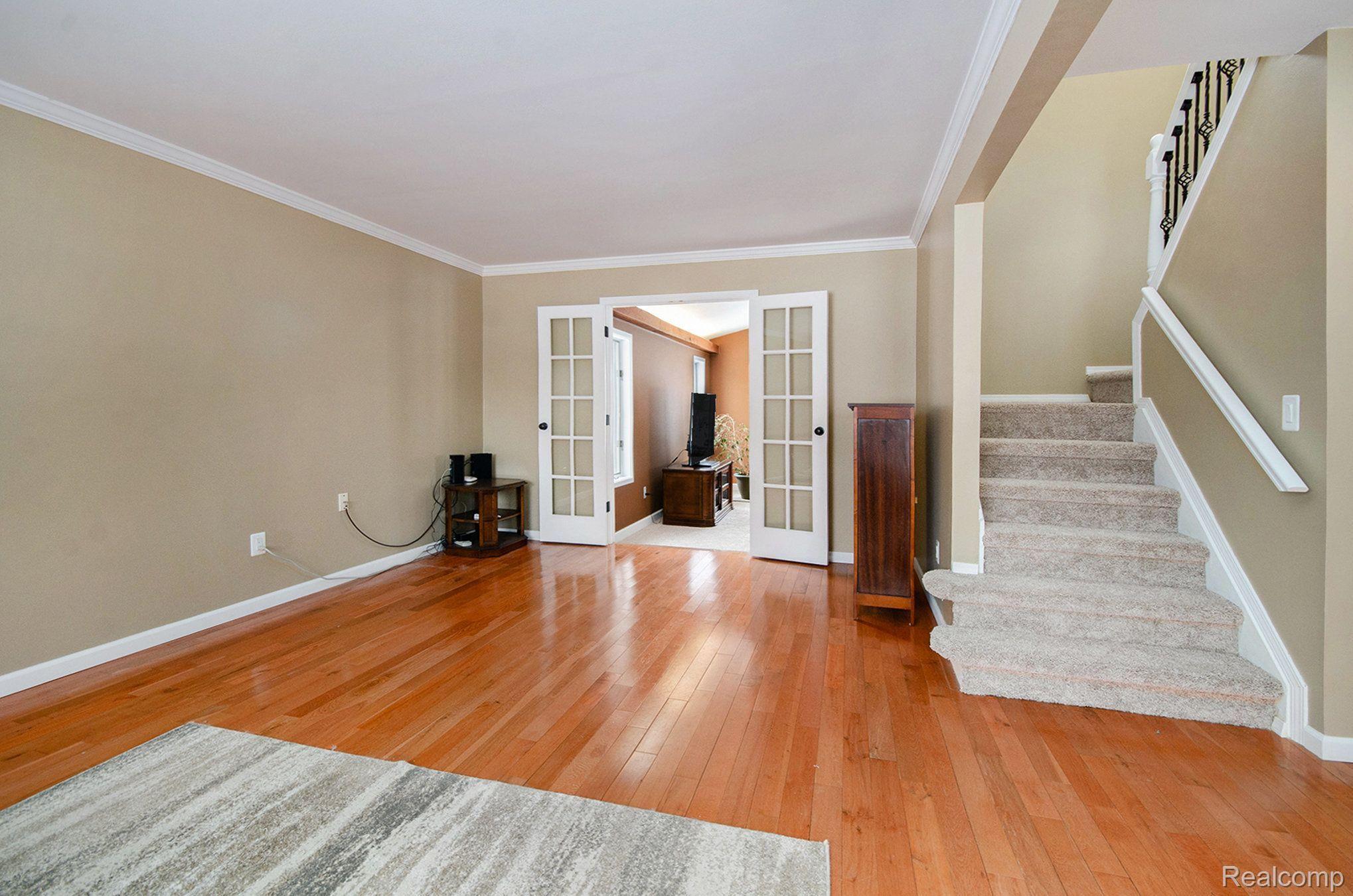40241 Oak Tree Novi, MI 48375 - Photo 2 of 27 Gallery Image 2