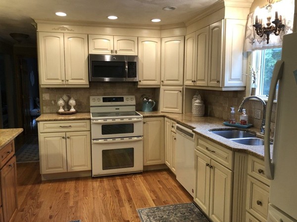 196 Chandler Road Andover, MA 01810 - Photo 5 of 22 Gallery Image 5