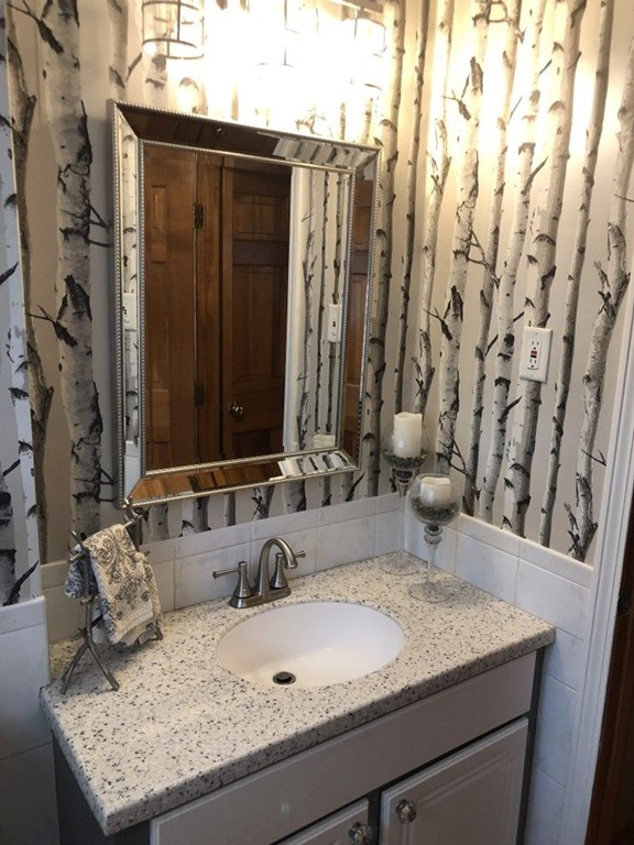 196 Chandler Road Andover, MA 01810 - Photo 9 of 22 Gallery Image 9