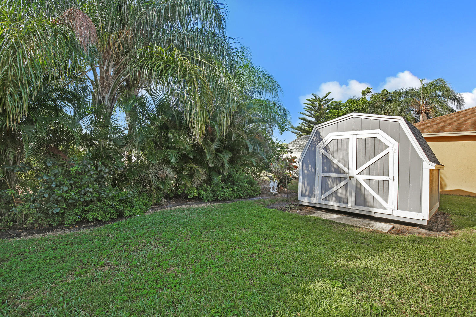 4276 Mediterranean Road Lake Worth, FL 33461 - Photo 17 of 20 Yard
