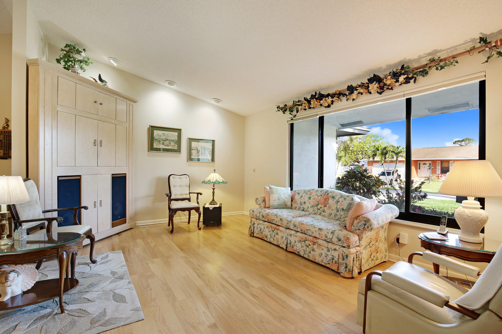 4276 Mediterranean Road Lake Worth, FL 33461 - Photo 3 of 20 Living Room
