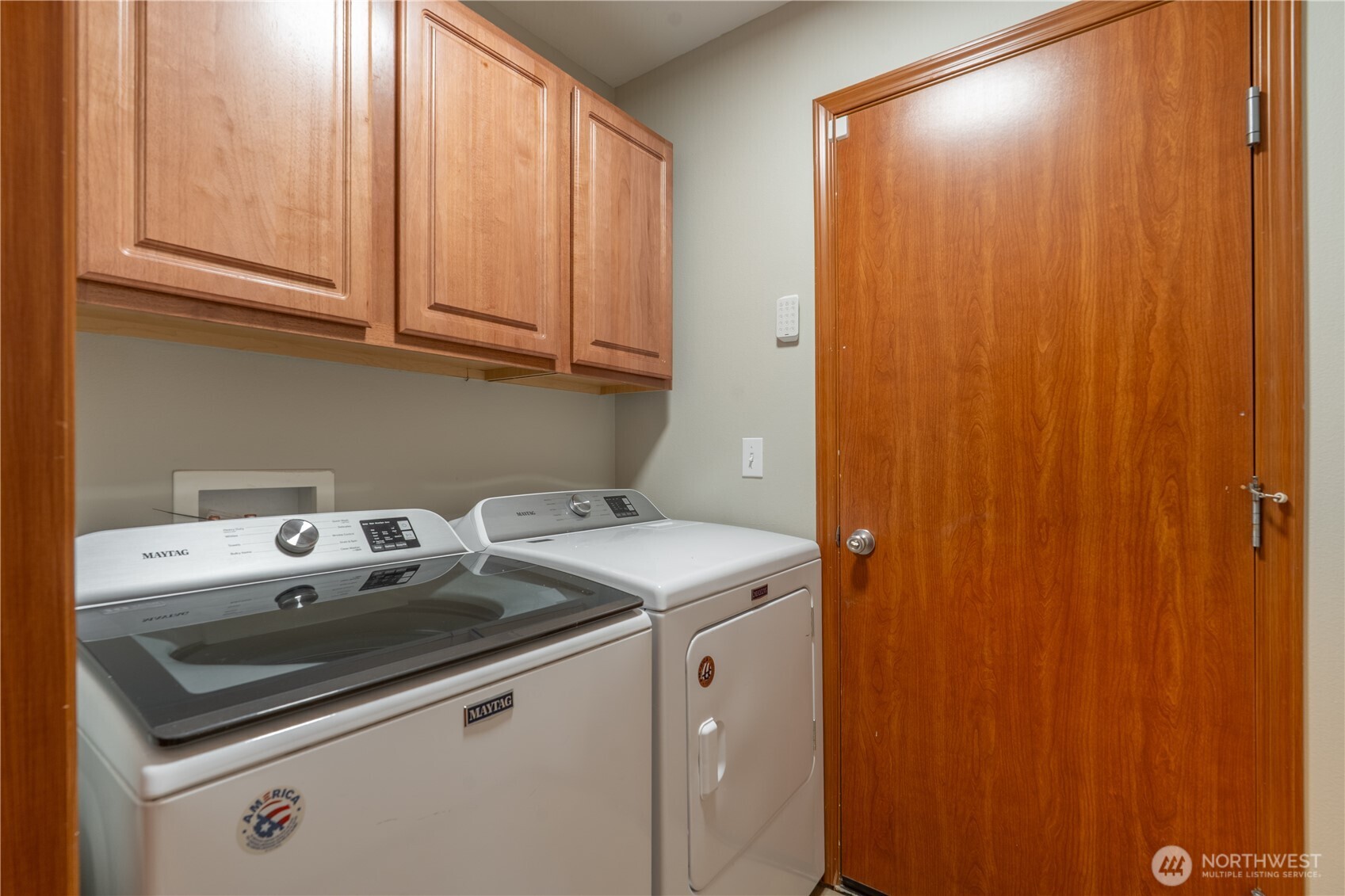 242 Riggs Drive East Enumclaw, WA 98022 - Photo 28 of 40 a utility room with dryer and washer
