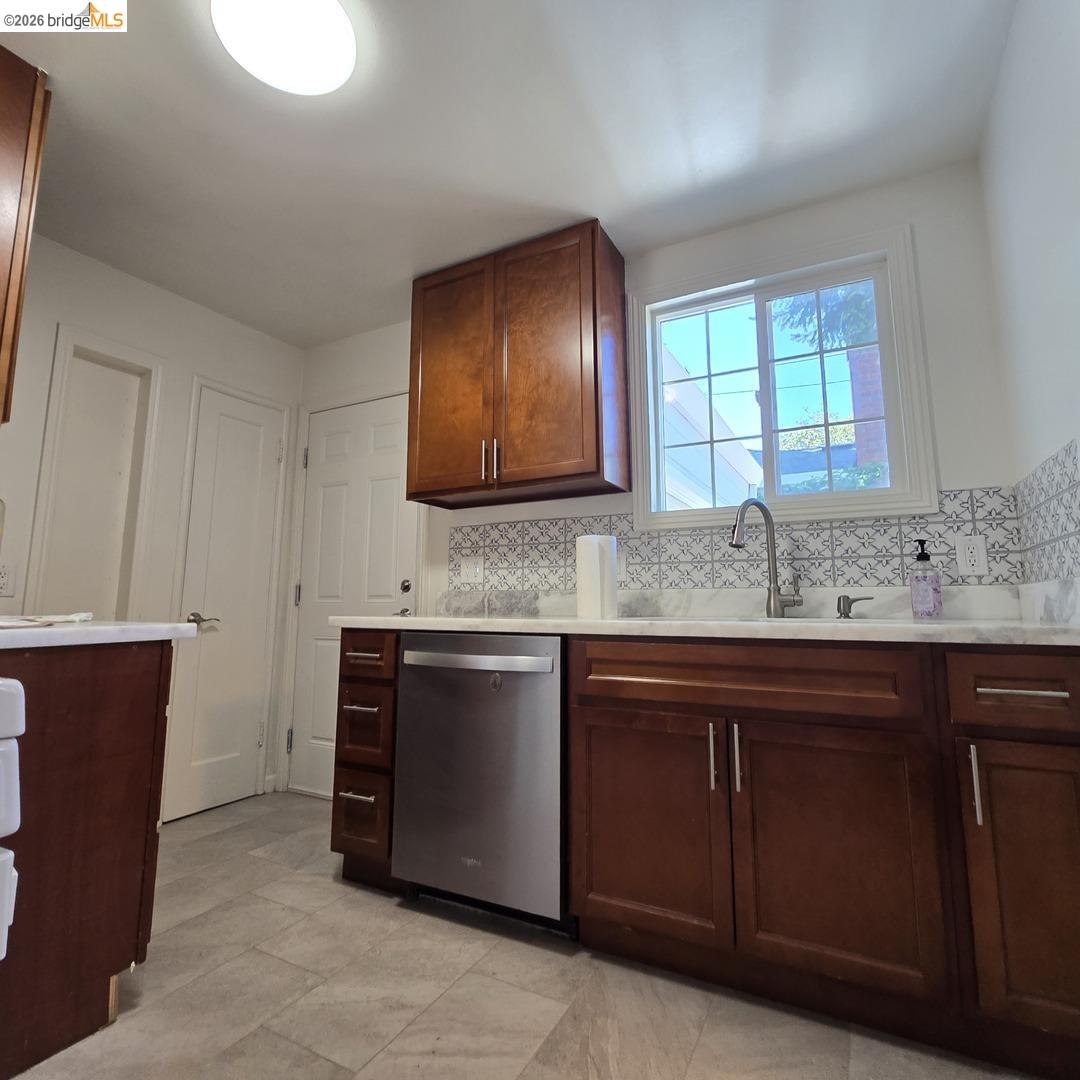 241 Humboldt Street San Rafael, CA 94901 - Photo 12 of 35