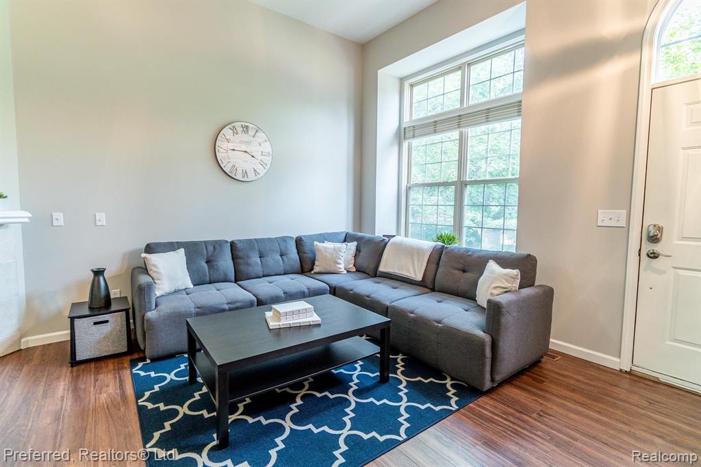 16928 Farmington Road Livonia, MI 48154 - Photo 4 of 28