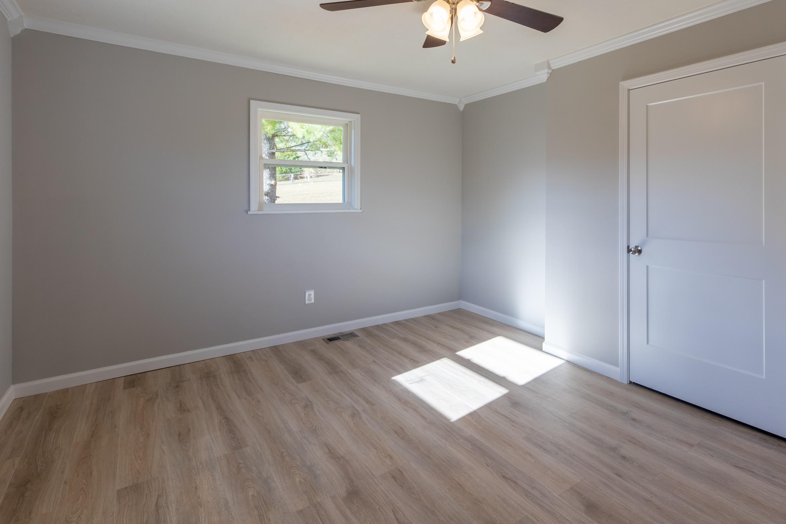 890 Butter And Egg Road Jacksboro, TN 37757 - Photo 4 of 38 890 Butter and Egg Rd-19