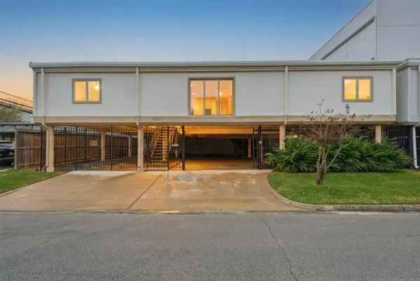 a front view of house with yard