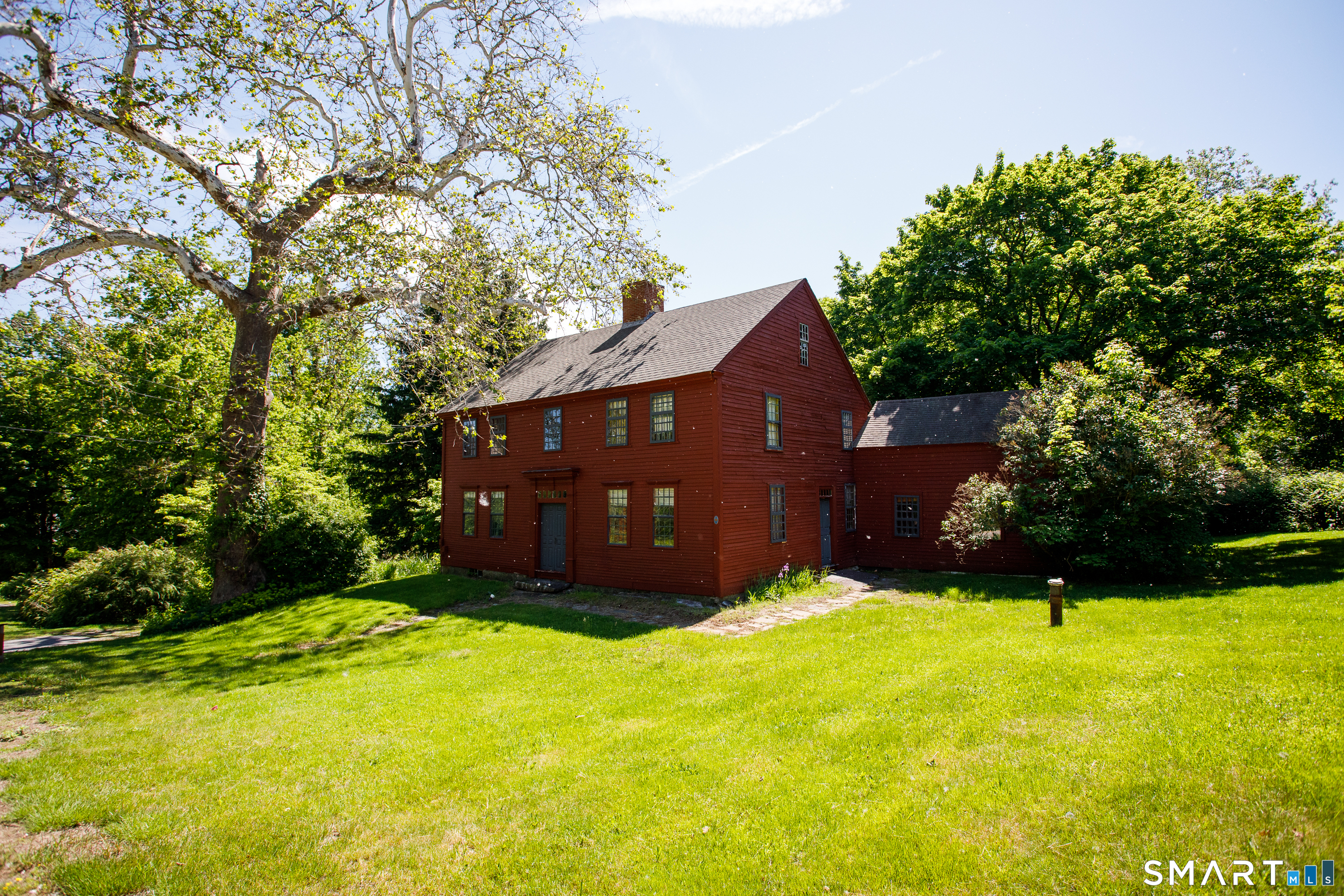 CHARMING 1752 CENTER CHIMNEY COLONIAL WITH WONDERFUL PERIOD FEATURES