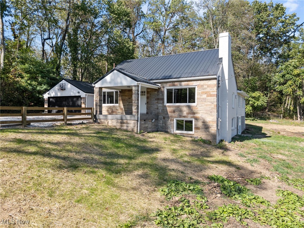 1043 Krumroy Road Akron, OH 44306 - Photo 3 of 48