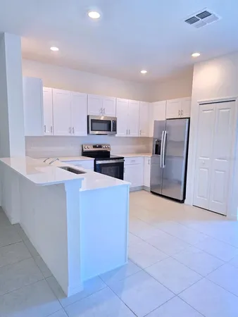 $2,000 | 2646 Sunray Venus Way, Ruskin, FL 33570