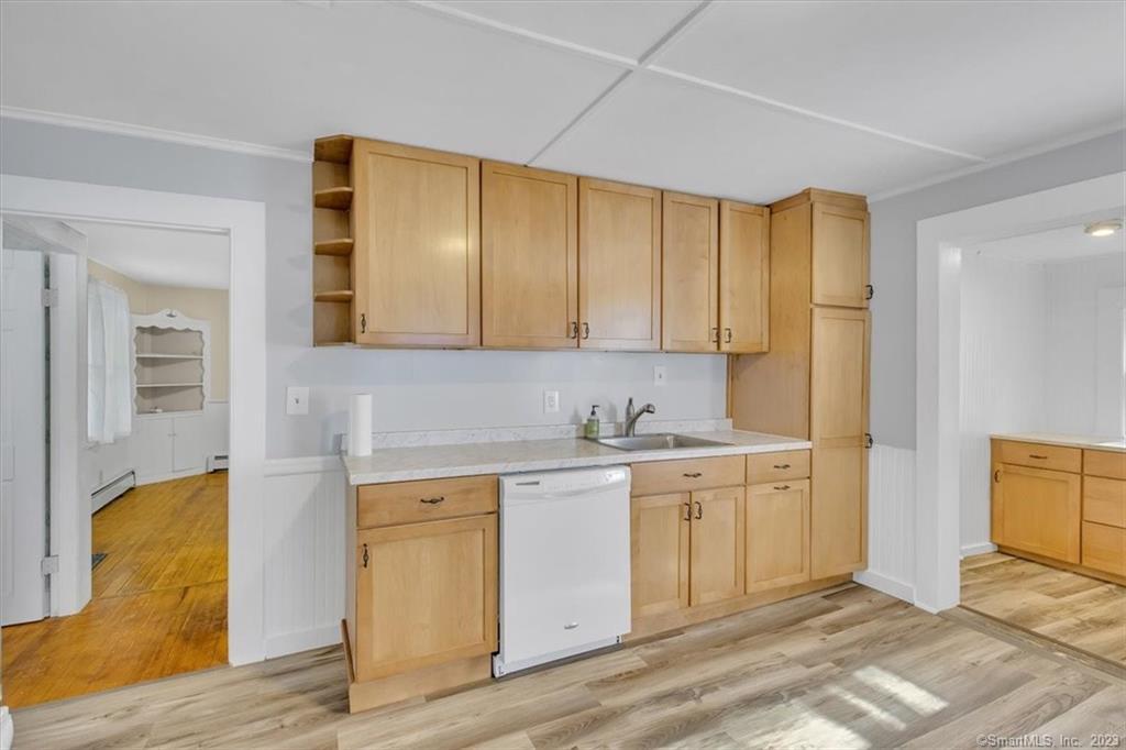 56 Winter Street Manchester, CT 06040 - Photo 14 of 36