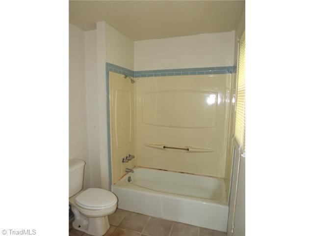 4213 Valley View Road Thomasville, NC 27360 - Photo 11 of 11 Master Bath/Spa.