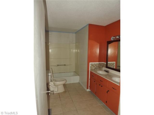 4213 Valley View Road Thomasville, NC 27360 - Photo 10 of 11 Other Bath.