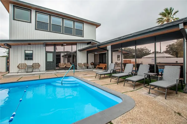 $14,000 | 1617 Ocean Drive, Corpus Christi, TX 78404