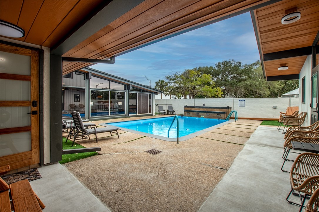 1617 Ocean Drive Corpus Christi, TX 78404 - Photo 28 of 40 a house with a bench in front of it