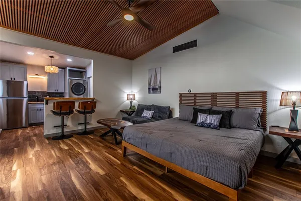 $14,000 | 1617 Ocean Drive, Corpus Christi, TX 78404