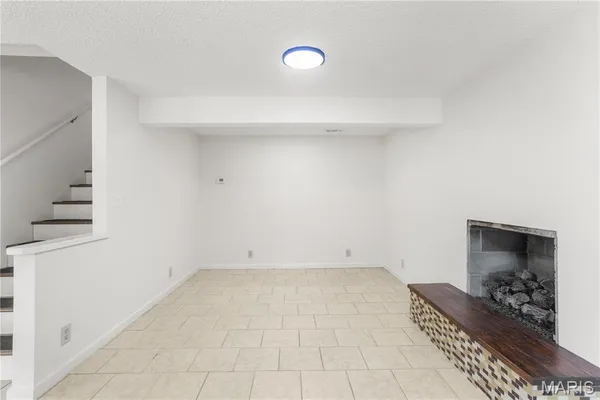 $299,999 | 210 North Lake Drive, Hillsboro, MO 63050