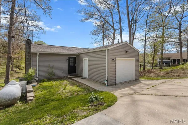 $299,999 | 210 North Lake Drive, Hillsboro, MO 63050