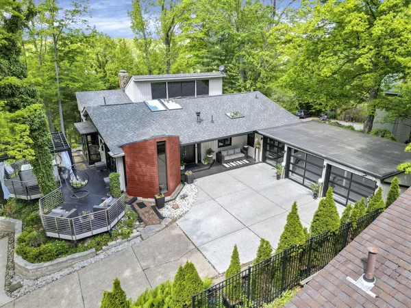 $1,135,000 | 324 Mt Parnassus Drive, Granville, OH 43023