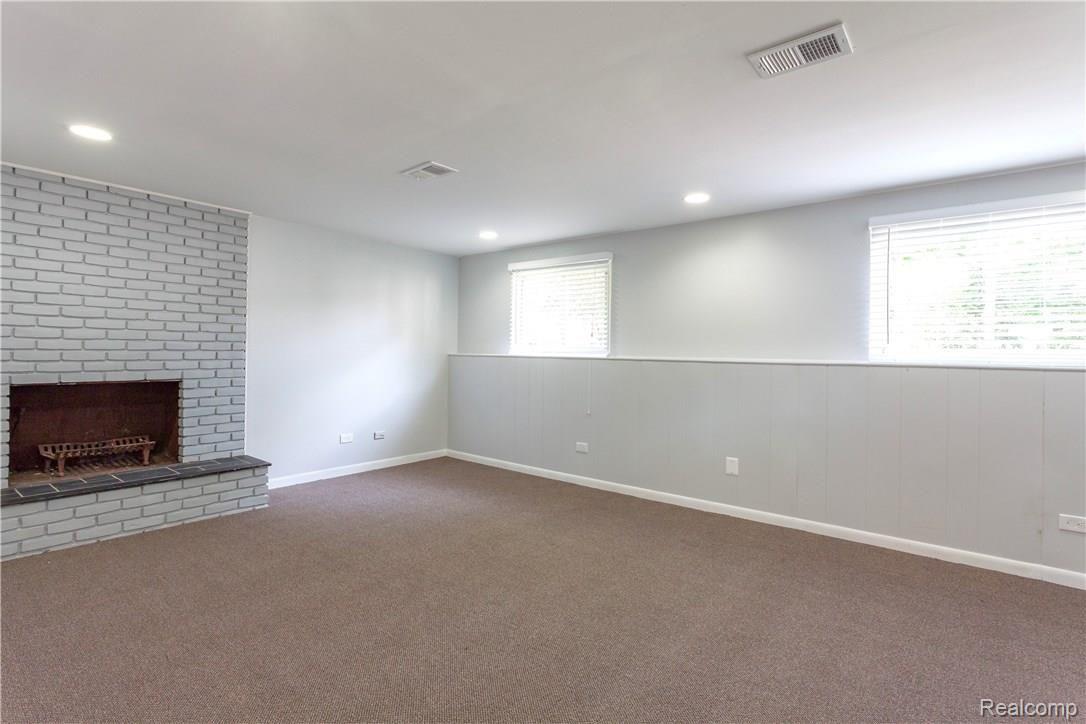 13211 Frazho Road Warren, MI 48089 - Photo 16 of 36 Family Room w/ Fireplace