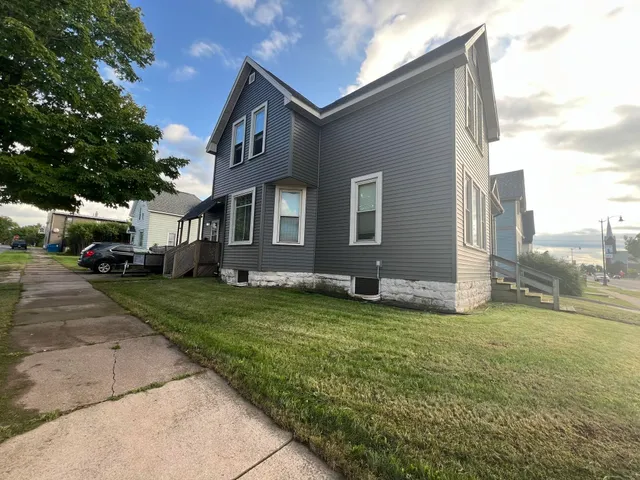 $900 | 420 1/2 Lake Shore Drive West, Ashland, WI 54806