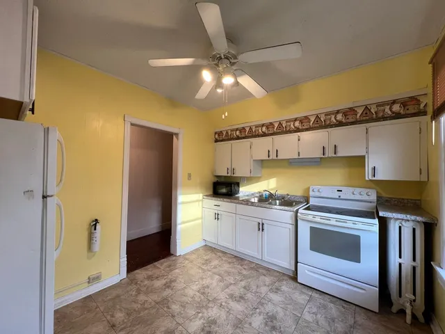 $900 | 420 1/2 Lake Shore Drive West, Ashland, WI 54806