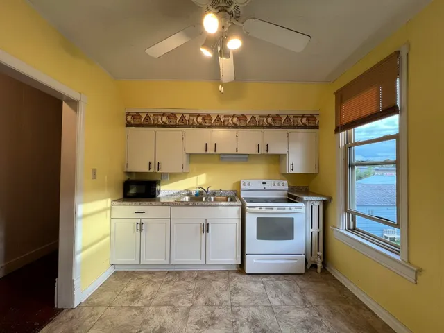 $900 | 420 1/2 Lake Shore Drive West, Ashland, WI 54806