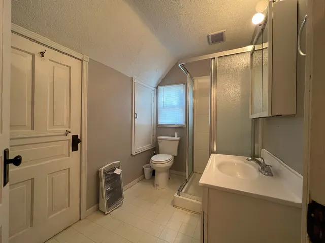 $900 | 420 1/2 Lake Shore Drive West, Ashland, WI 54806