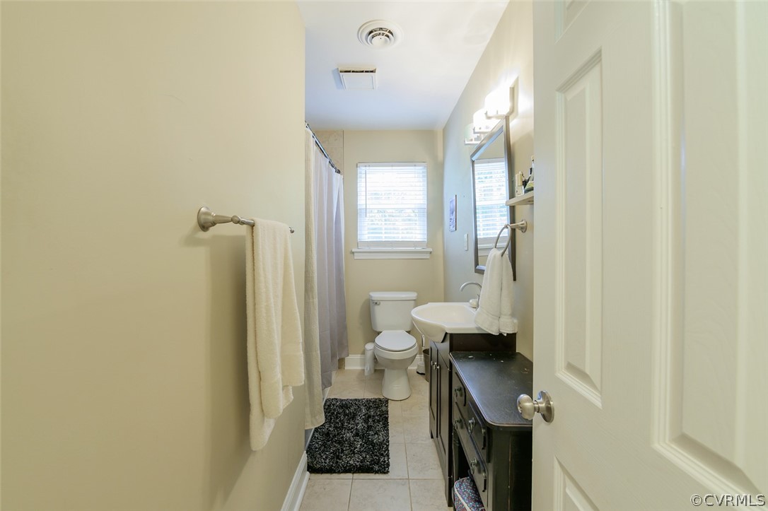 3215 Pemberton Road Henrico, VA 23233 - Photo 24 of 39 Tub and shower with ceramic tile floor!