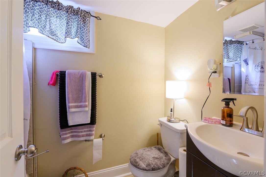 3215 Pemberton Road Henrico, VA 23233 - Photo 31 of 39 Bathroom in the basement. Tub and shower!