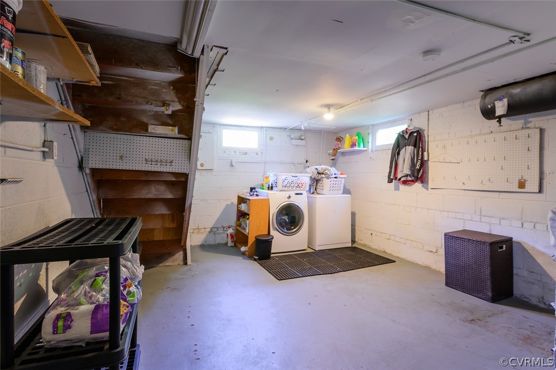 3215 Pemberton Road Henrico, VA 23233 - Photo 39 of 39 Huge utility room and the washer and dryer convey!